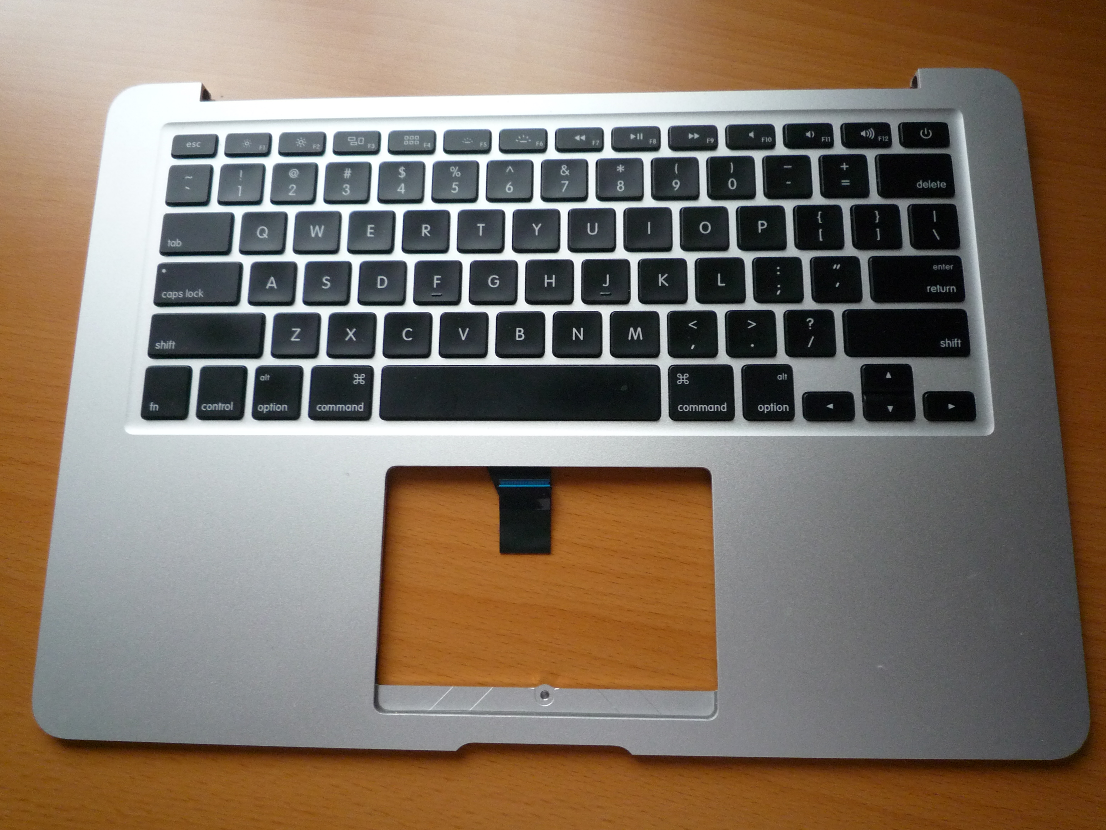 Macbook Air 13 Mid 11 A1369 Top Case With Us And Ru Eu Keyboard Layouts Anamnesis